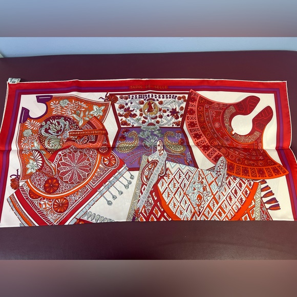 BNIB HERMES NECK SQUARE SCARF RED ORANGE - Picture 5 of 7